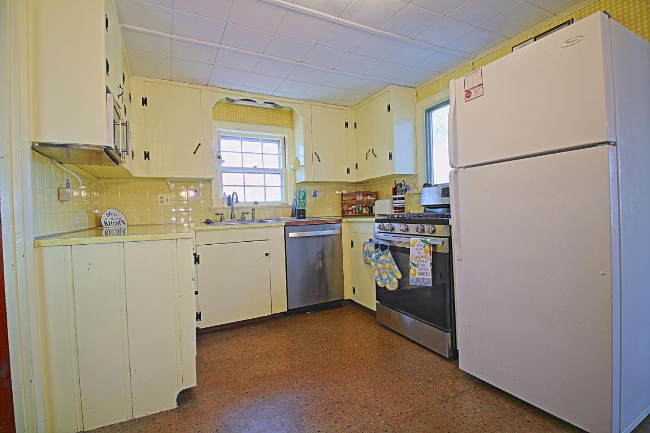 Lofted Cape Cottage By Leavetown Vacations Саут-Ярмут Экстерьер фото